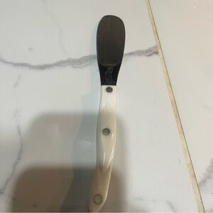 Cutco White and Black Spreader